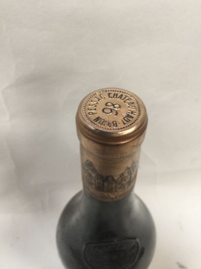
Une Bouteille de Château HAUT BRION, Pessac...