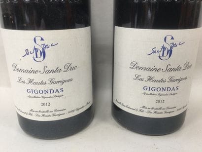 Un Lot de 2 Bouteilles de Domaine SANTA DUC...