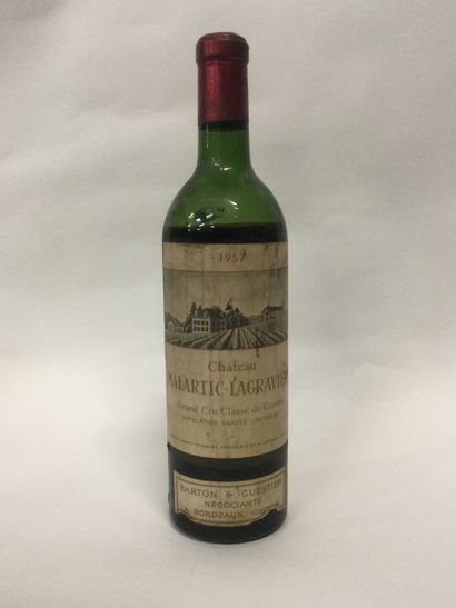 
Une Bouteille Château MALARTIC-LAGRAVIERE,...