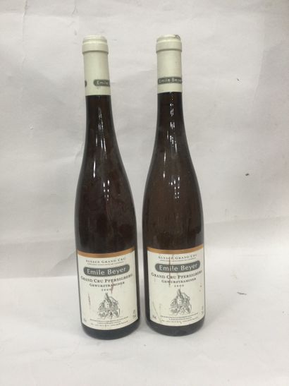 
Un Lot de 2 Bouteilles de Gewrtztraminer...