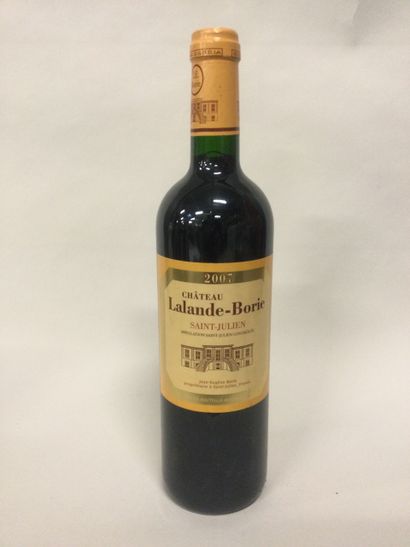 Une Bouteille Château Lalande Borie, Saint...
