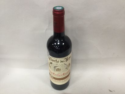 Une Bouteille Porte du Roy Saint Emilion...
