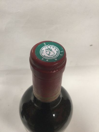 Une Bouteille de Château HAUT BAGES LIBERAL,...