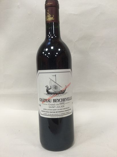 Lot de 12 bouteilles Château BEYCHEVELLE,...