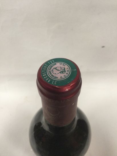 Une Bouteille de Château BEL AIR, Marquis...
