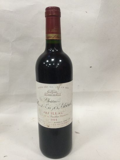 Une Bouteille de Château HAUT BAGES LIBERAL,...