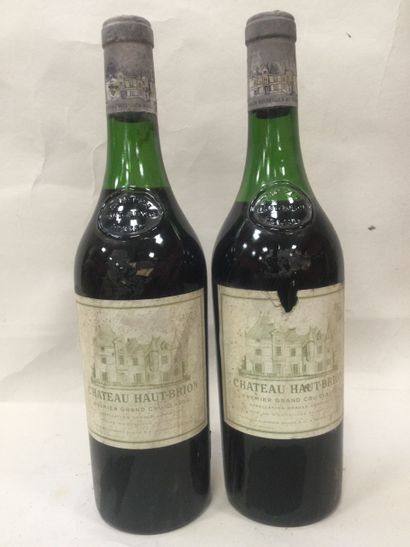 
Lot de 2 Bouteilles de Château HAUT BRION,...