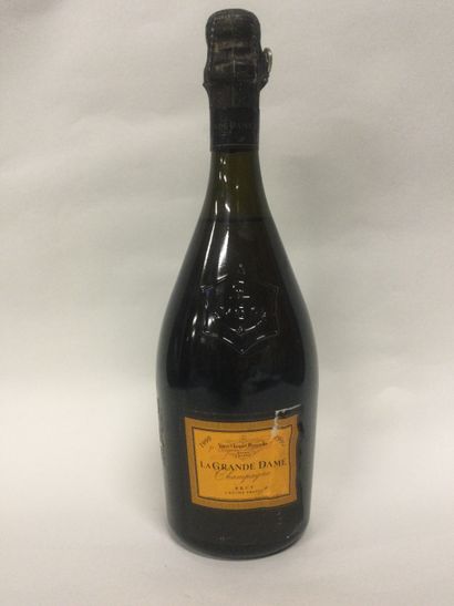 
Une Bouteille de Champagne VEUVE CLIQUOT...