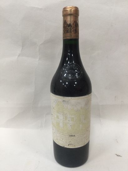 
Une Bouteille de Château HAUT BRION, Pessac...
