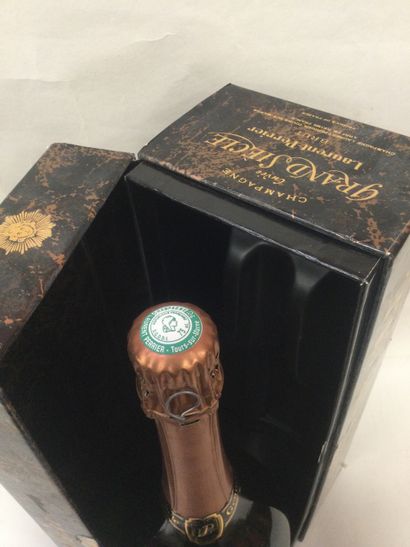 Une Bouteille de Laurent Perrier Grand siècle...