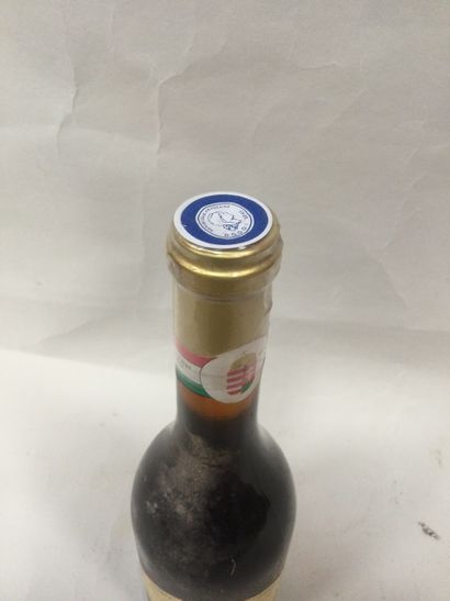 Une Bouteille de Tokaji Aszu 3 Puttonyos,...