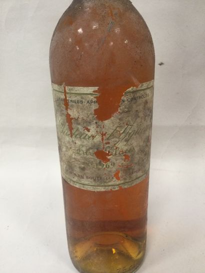 Une Bouteille de Château d'YQUEM, Sauternes,...