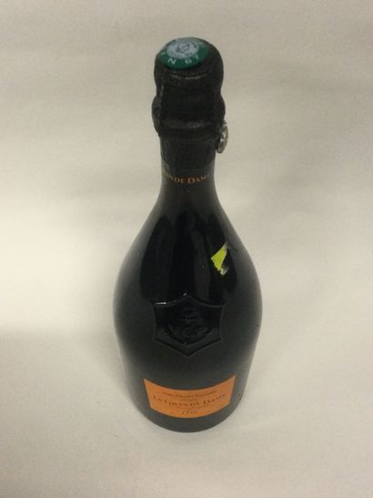 
Une Bouteille de Champagne VEUVE CLIQUOT...
