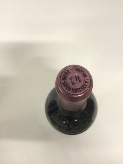 Une Bouteille Château La Mission Haut Brion,...