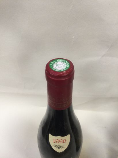 Une Bouteille de Domaine FRANCOIS LAMARCHE...