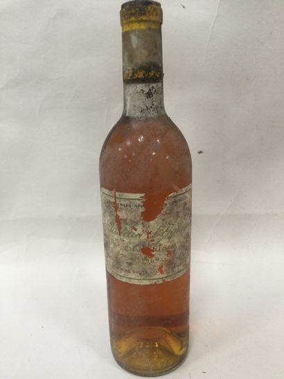 Une Bouteille de Château d'YQUEM, Sauternes,...