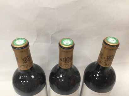 Un Lot de 3 Bouteilles de Château HAUT-BATAILLEY,...