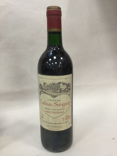 Une Bouteille de Château Calon- Ségur, St...
