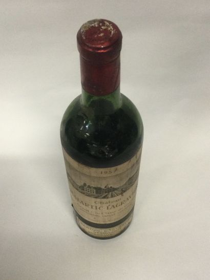 
Une Bouteille Château MALARTIC-LAGRAVIERE,...