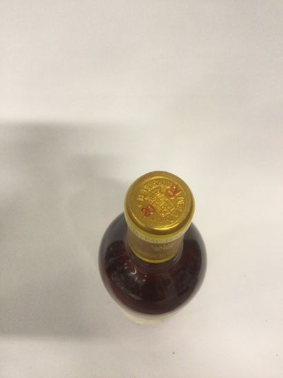Une Bouteille Château d'Yquem Lur Saluces,...