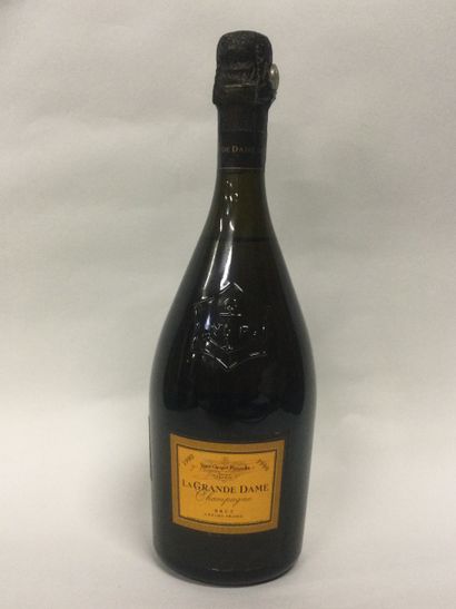 
Une Bouteille de Champagne VEUVE CLIQUOT...