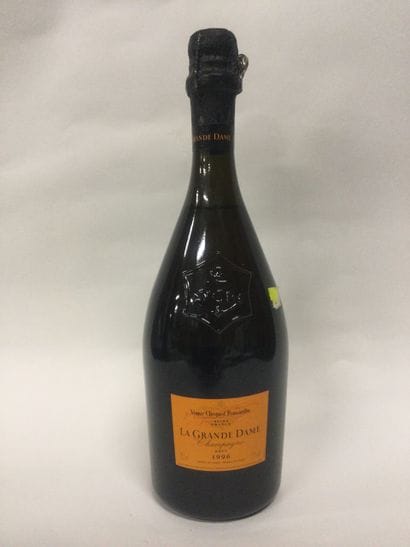
Une Bouteille de Champagne VEUVE CLIQUOT...