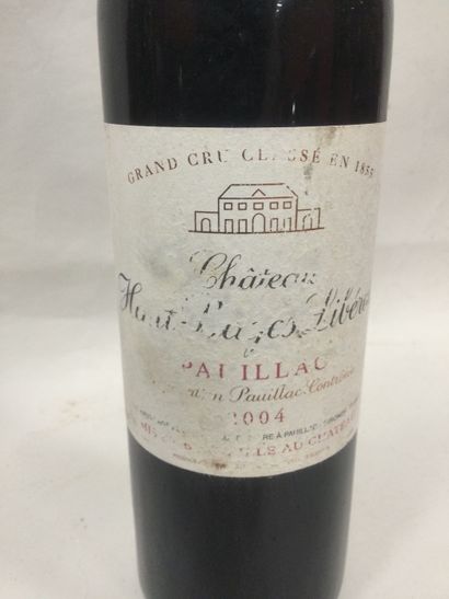 Une Bouteille de Château HAUT BAGES LIBERAL,...