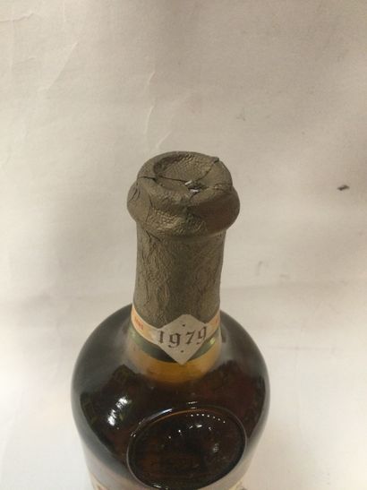 Une Bouteille de Château JEAN BOURDY (Jura),...