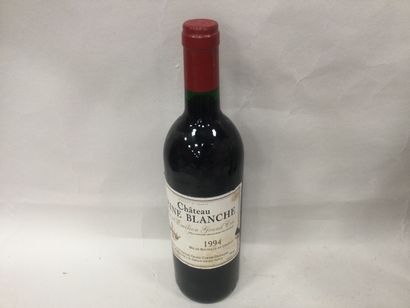 Une Bouteille Château Reine Blanche Saint...
