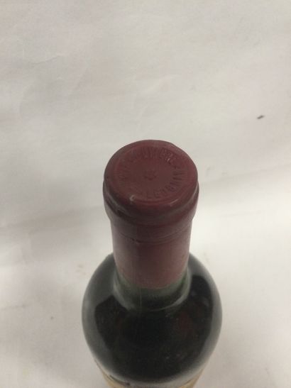 Une bouteille Château LA LOUVIERE 1975 (...