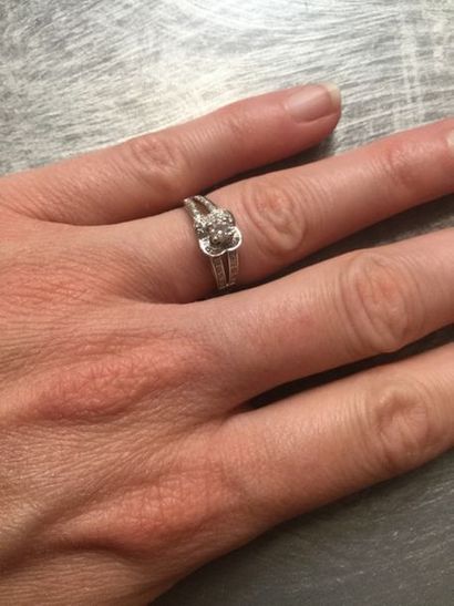 Mauboussin : bague en or gris 18K (750/oo),...