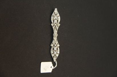 Broche barrette en platine (850/oo) formée...