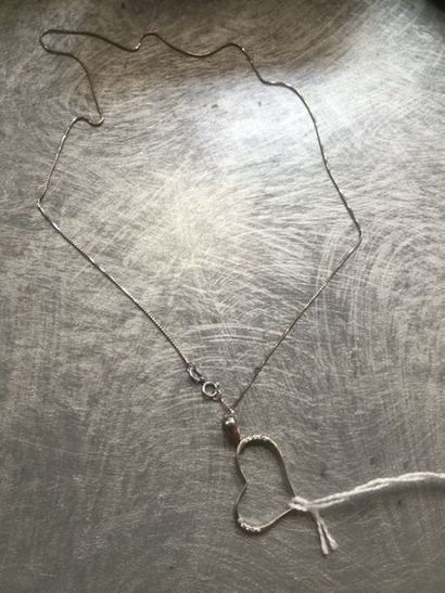 Pendentif en or gris 18K (750/oo) figurant...