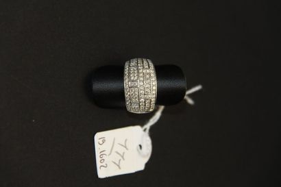 MAUBOUSSIN : Bague Jonc bombé en or gris...