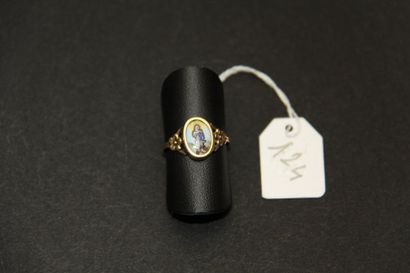 Bague ancienne en or jaune 18K (750/oo) ornée...