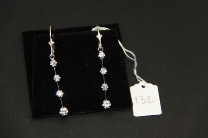 Paire de pendants d'oreilles en or gris 18K...