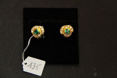 Paire de boucles d'oreilles en or jaune 18K...