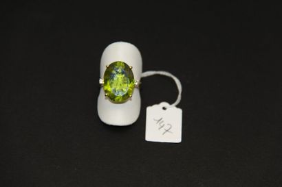 Bague en or jaune 18K (750/oo) ornée d'un...