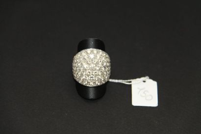Bague boule en or gris 18K (750/oo) pavée...