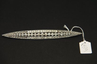 Grande broche barrette en platine (850/oo)...