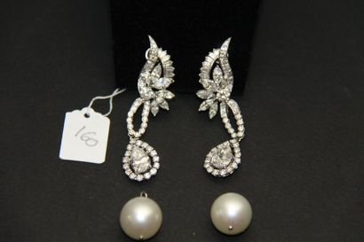 Paire de clips d'oreilles en or gris 18K...