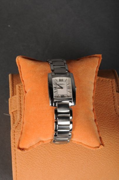 Montre de femme EBEL modèle BRASILIA, mouvement...