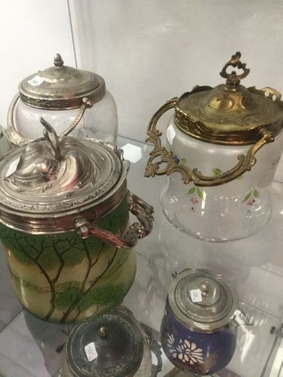 Trois pots à biscuits 