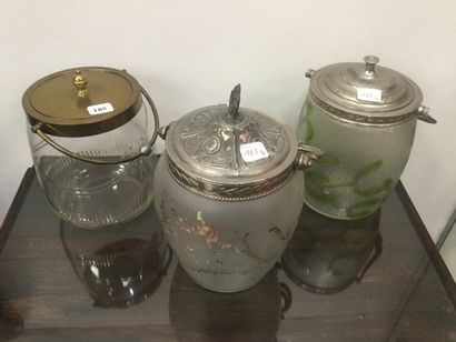 Trois pots à biscuits 