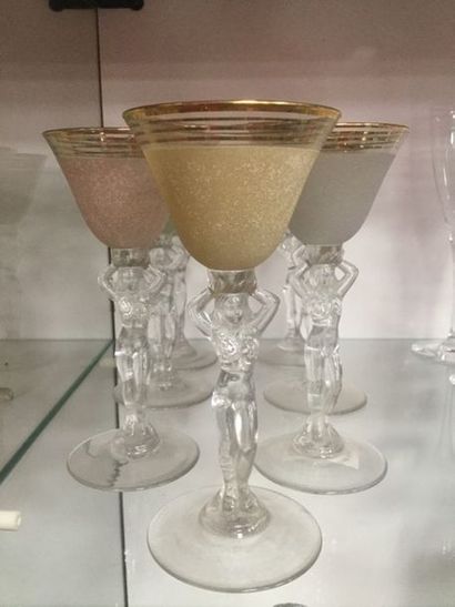 Lot de 7 verres à pied en forme de femme