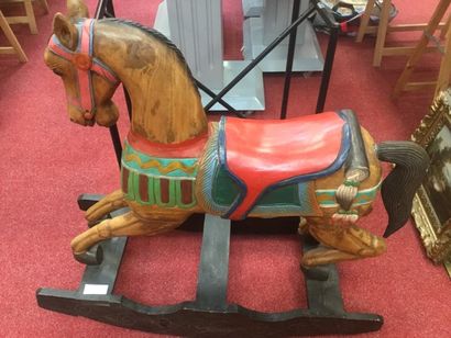 Cheval à bascule en bois sculpté polychr...