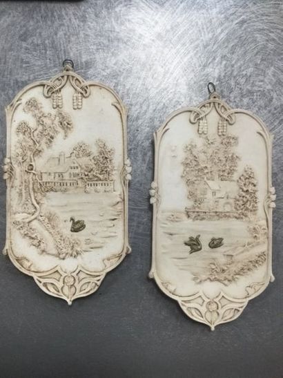 Deux plaques en biscuit 