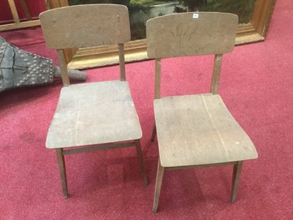 Trois sièges en bois 
