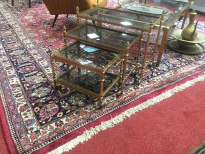 Trois tables gigognes