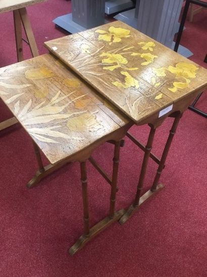 Deux tables gigognes